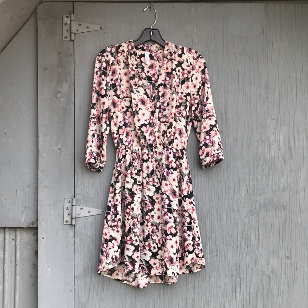 $7 MOVING SALE! Xhiliration flower dress - Picture 2 of 6
